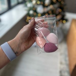 Makeup sponge brand new !!